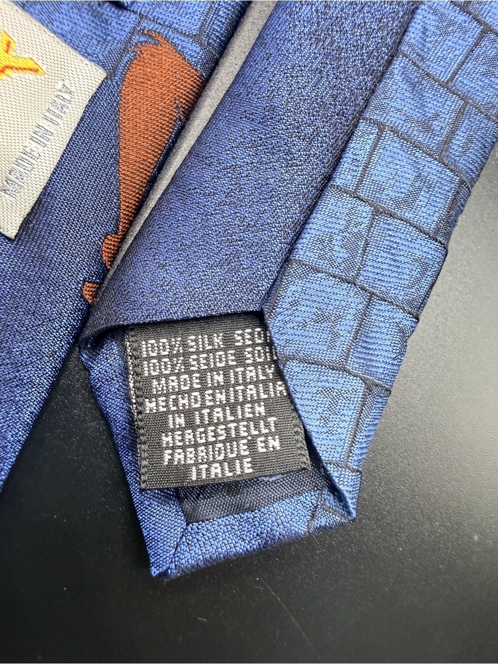 Vintage 2000 Looney Tunes Taz Silk Tie Made in Italy Tie Tack Blue Brick Wall - Picture 5 of 6